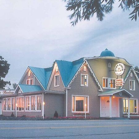 Hotel Au Vieux Bardeau Deschambault エクステリア 写真