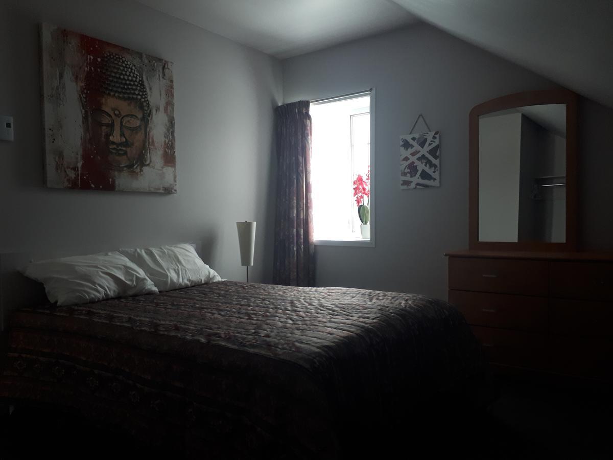 Hotel Au Vieux Bardeau Deschambault エクステリア 写真