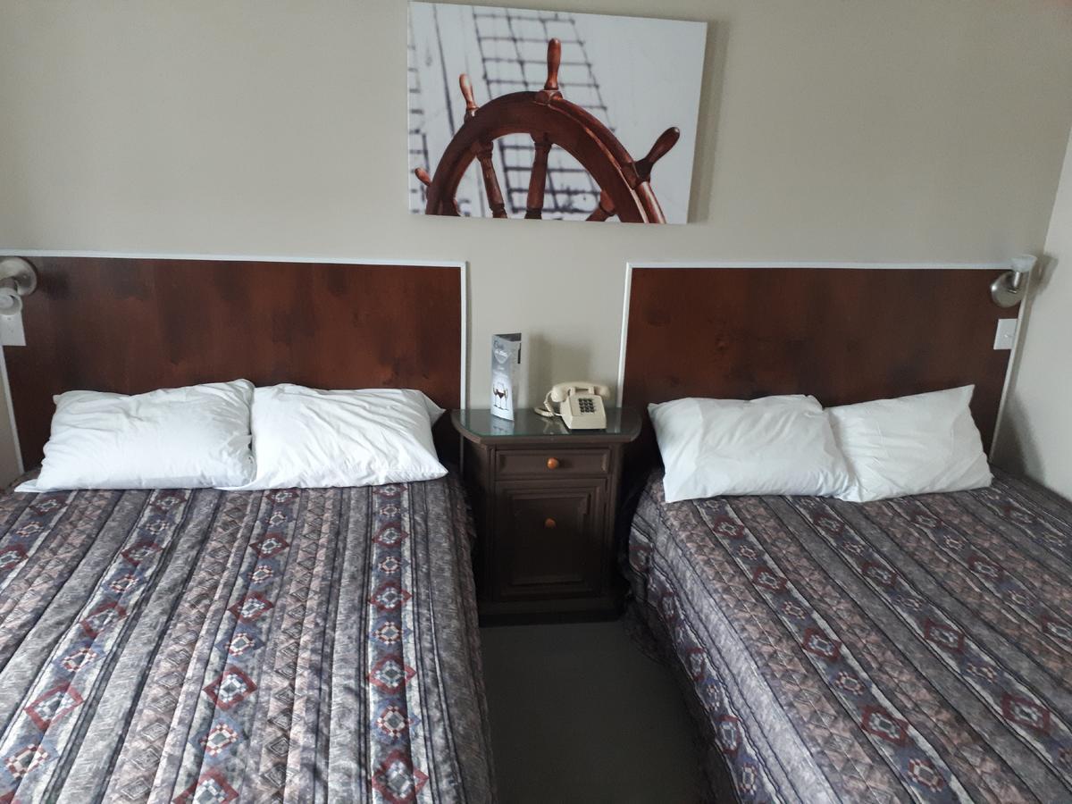 Hotel Au Vieux Bardeau Deschambault エクステリア 写真