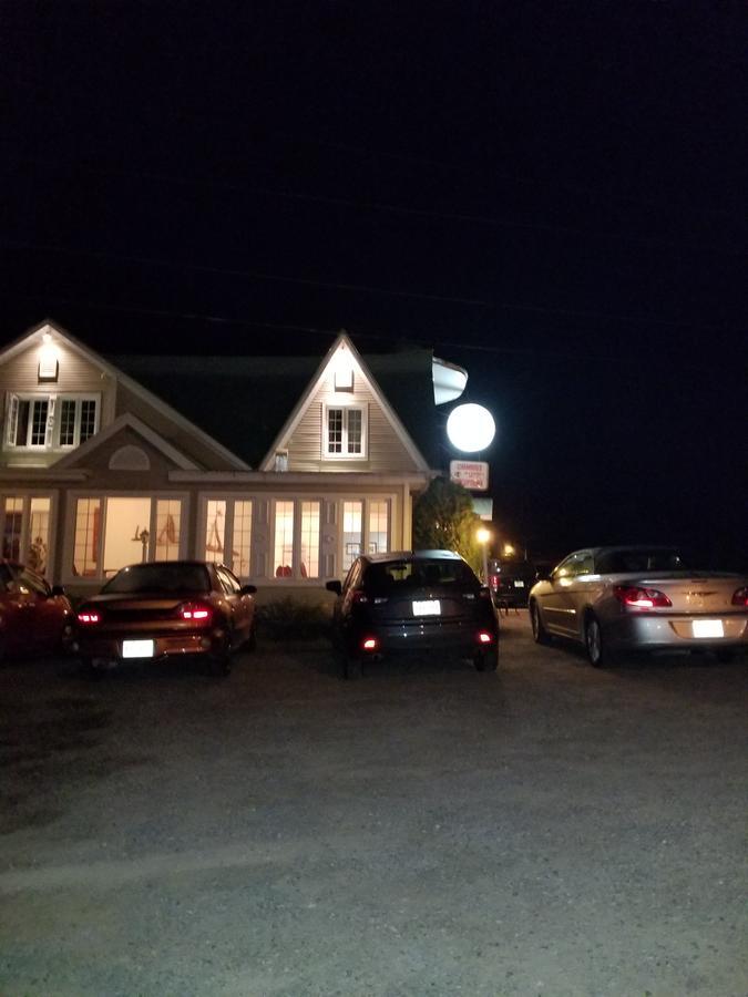 Hotel Au Vieux Bardeau Deschambault エクステリア 写真